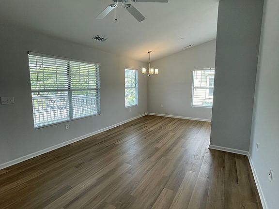 3rd image of 8B Old South Ct