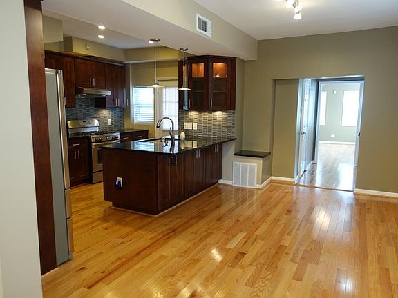 4th image of 1368 Parkwood Pl NW