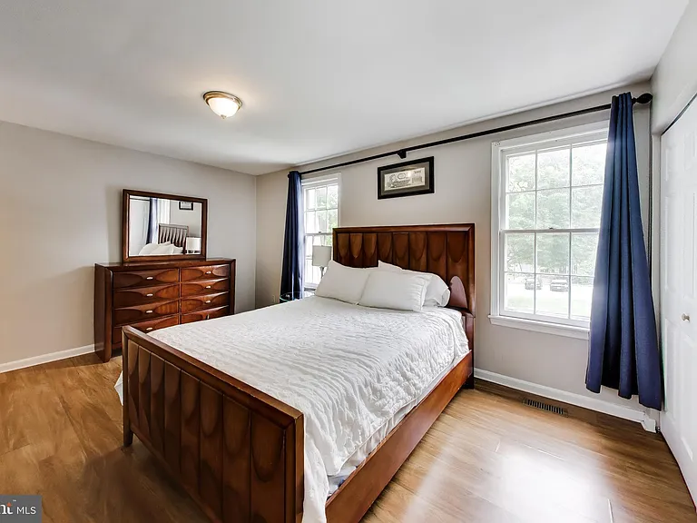 10075 Maple Leaf Dr — Photo 16
