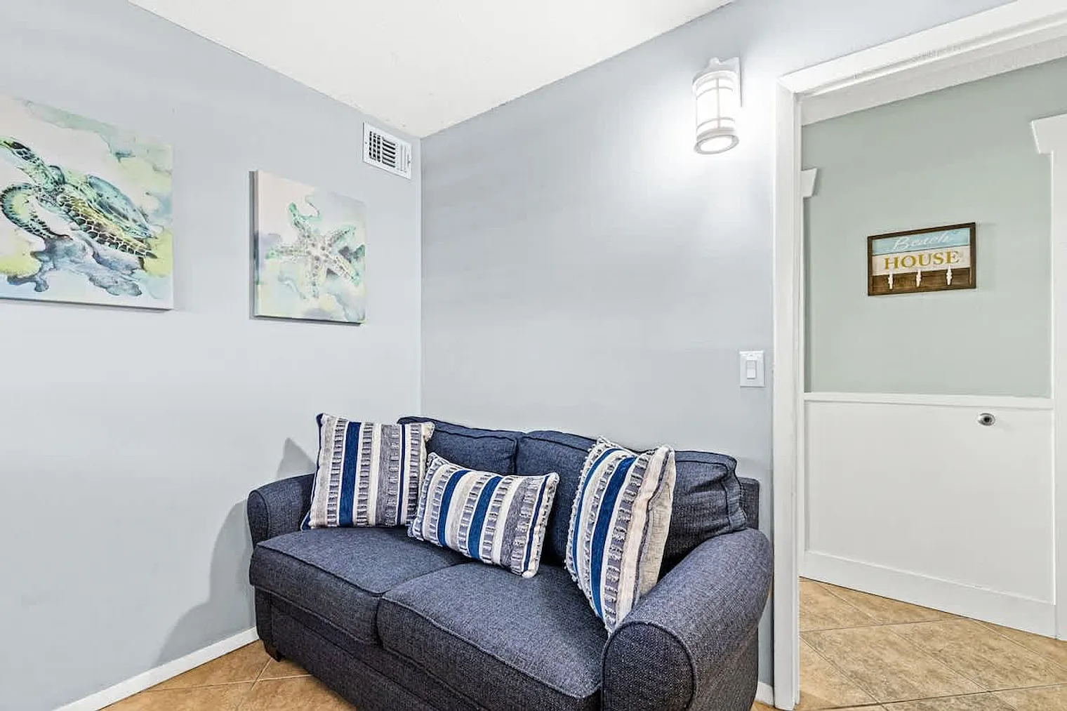 2 bed, 2.0 bath, 979 sqft, $1,974 — Photo 2