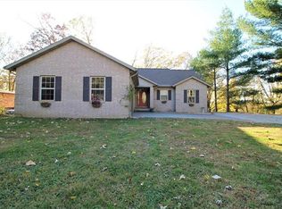 18 Maple Dr, Dorsey, IL 62021