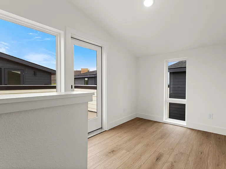 2203 Hondo Ave #303 — Photo 32
