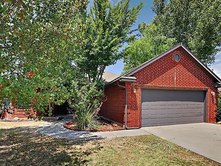 16409 Stoneview Dr — Photo 2
