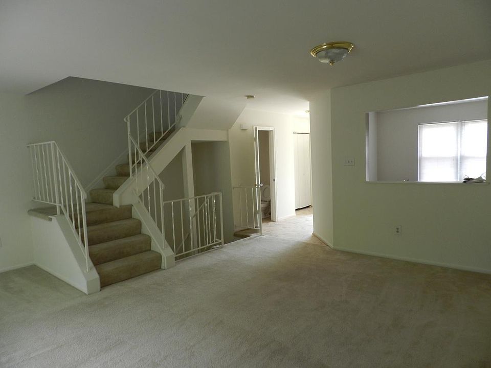 2nd image of 6108 Majors Ln