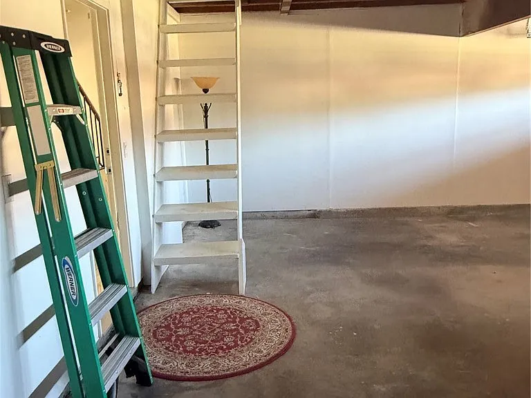 17323 Grayland Ave — Photo 52