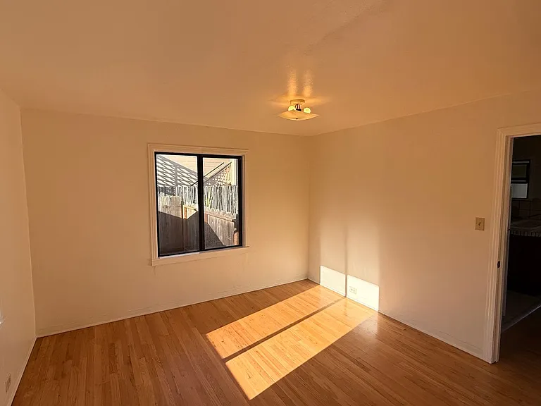 1462 Hilby Ave — Photo 11