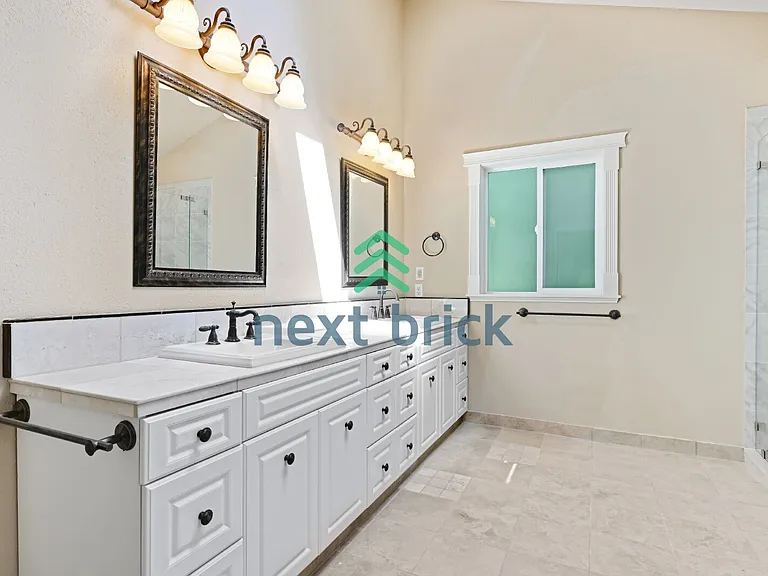 22310 SE 18th Ct — Photo 20