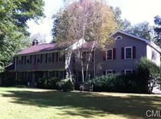 862 Towne House Rd, Fairfield, CT 06824