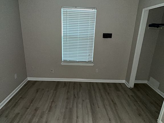 5th image of 3022 Caroline Crest Dr E