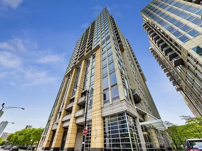 700 N Larrabee St APT 1112, Chicago, IL, 60654