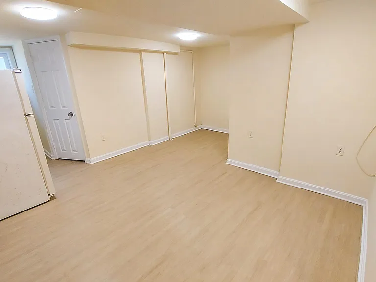 228 Manor Cir #7 — Photo 9