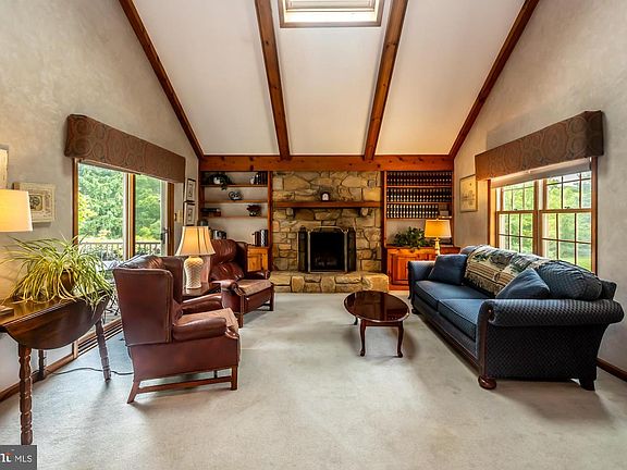 5th image of 870 Silverwood Dr