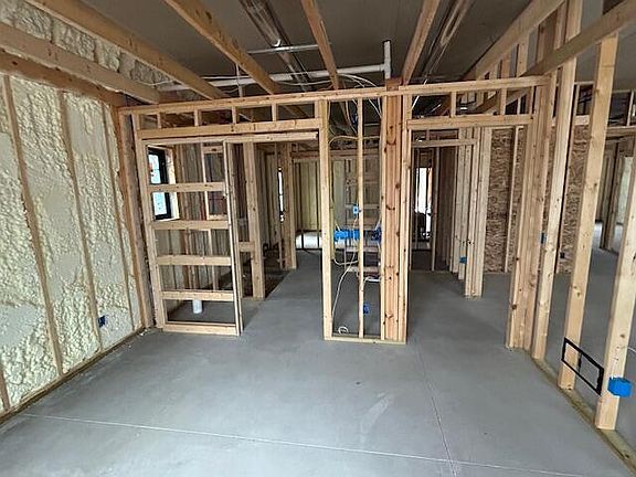 5th image of 7931 Carriage Ln