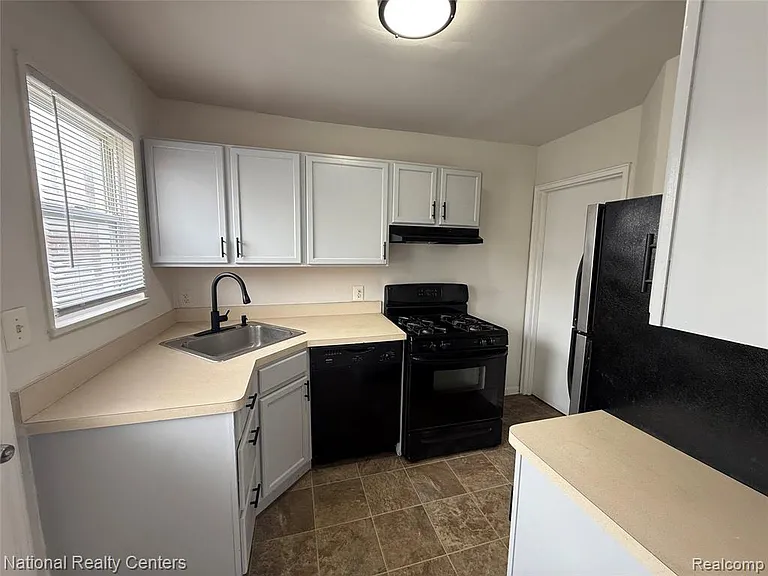 3264 Coolidge Hwy — Photo 4