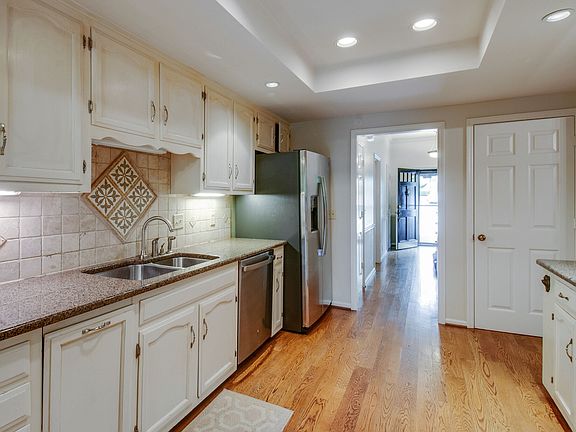 3rd image of 4400 Belmont Park Ter APT 222