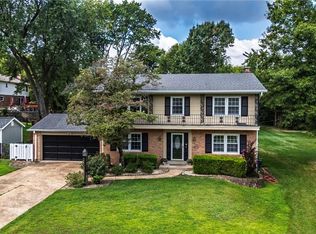 9047 Lowill Ln, Saint Louis, MO 63126