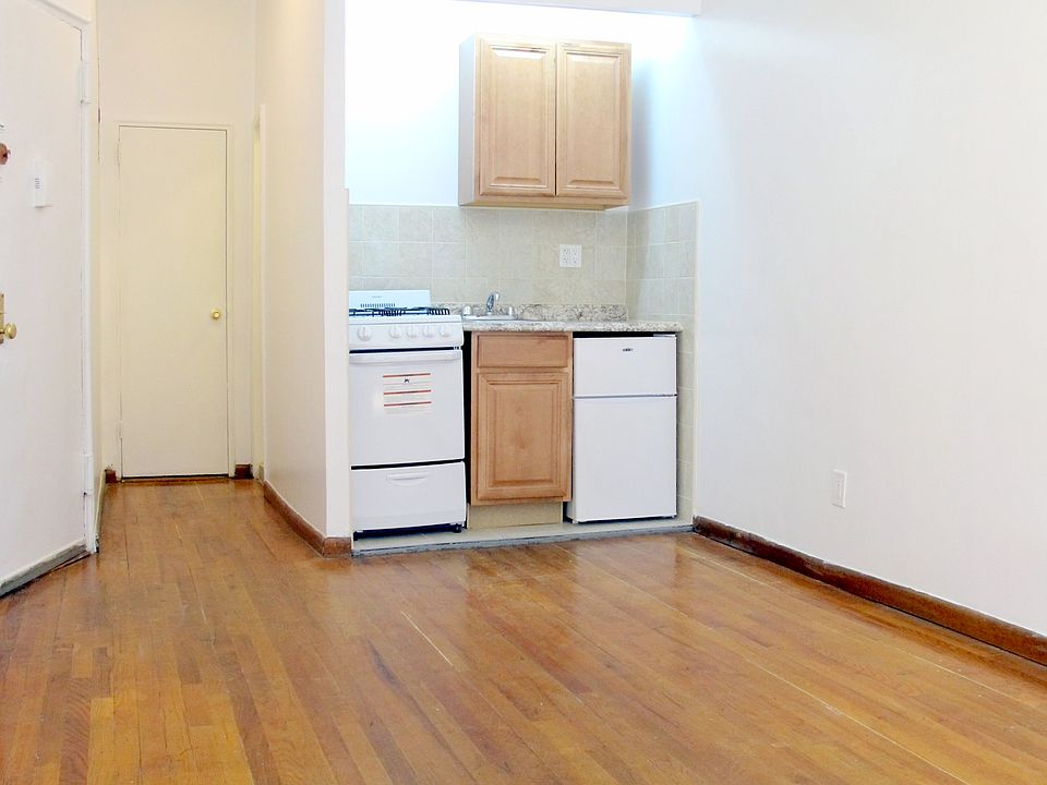 2nd image of 409 W 54th St APT 3C