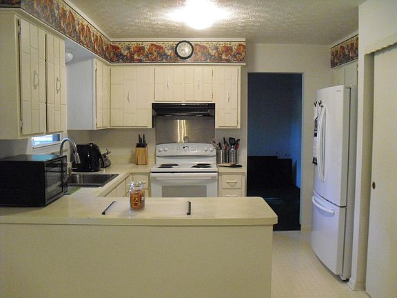 4th image of 91 Buckeye St