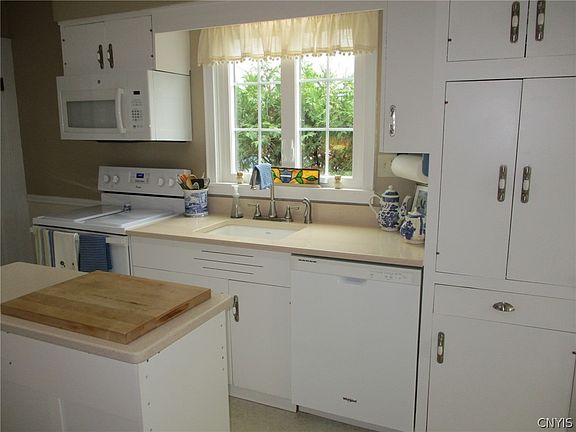 3rd image of 460 Brattle Rd