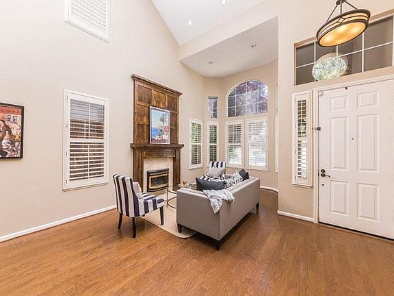 4th image of 1674 Valley Oaks Dr