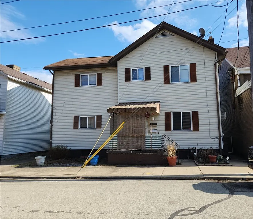 105 6th St photo 1