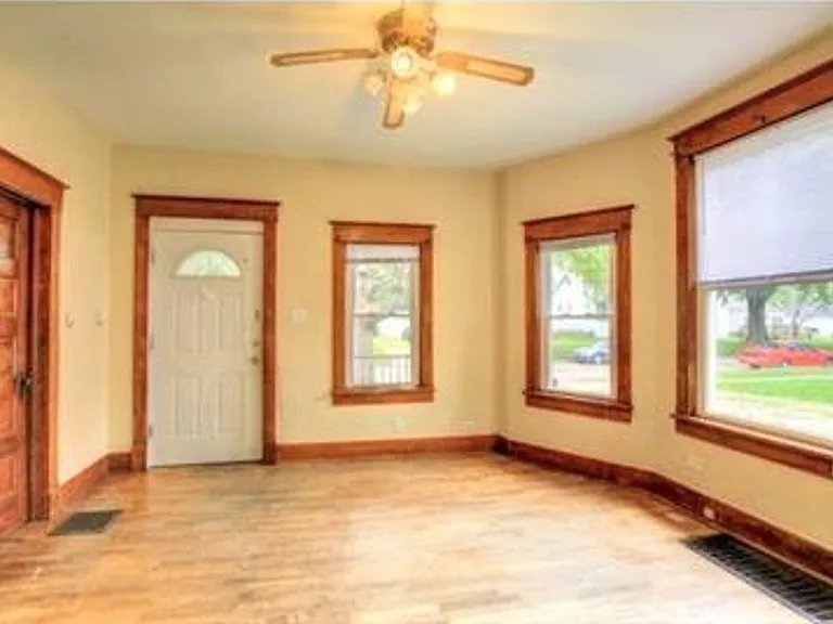1011 W Tremont St — Photo 13