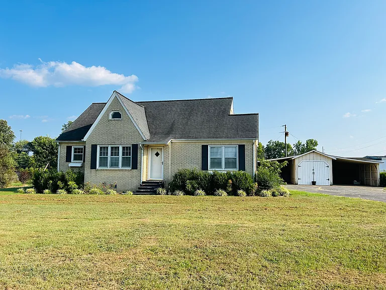 38 Elgin Dr — Photo 1
