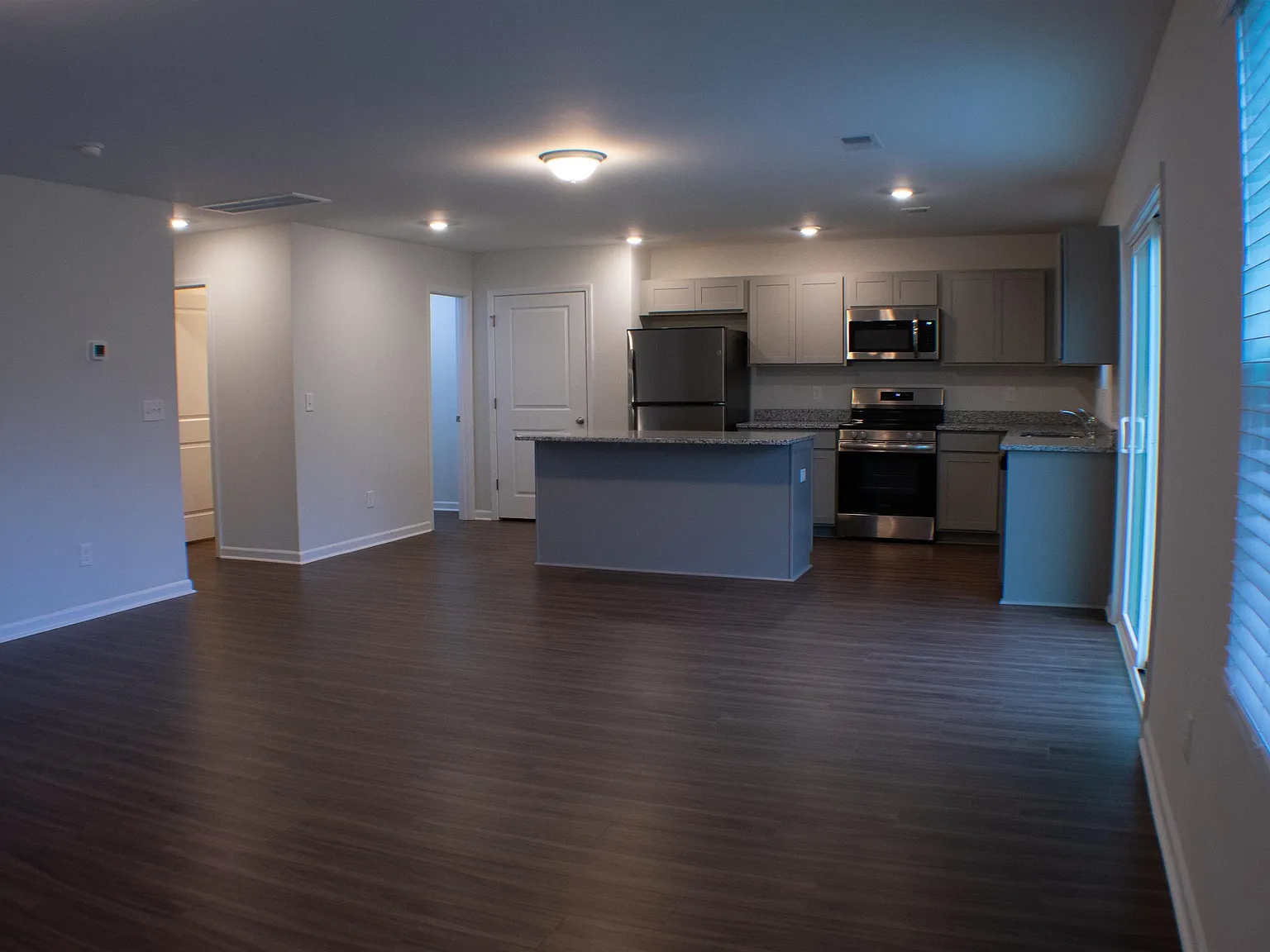 3 bed, 2223 sqft, $2,295 — Photo 3