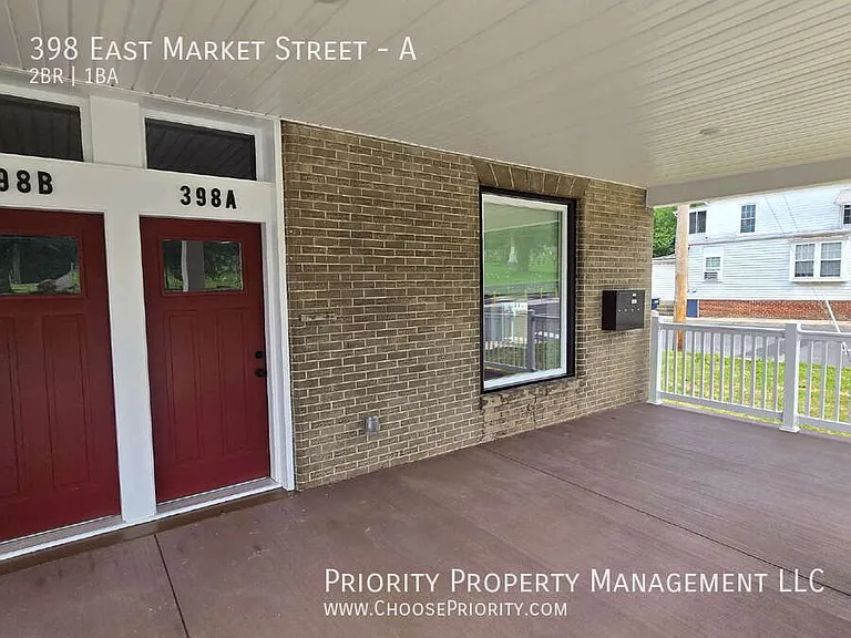 398 E Market St #A — Photo 4