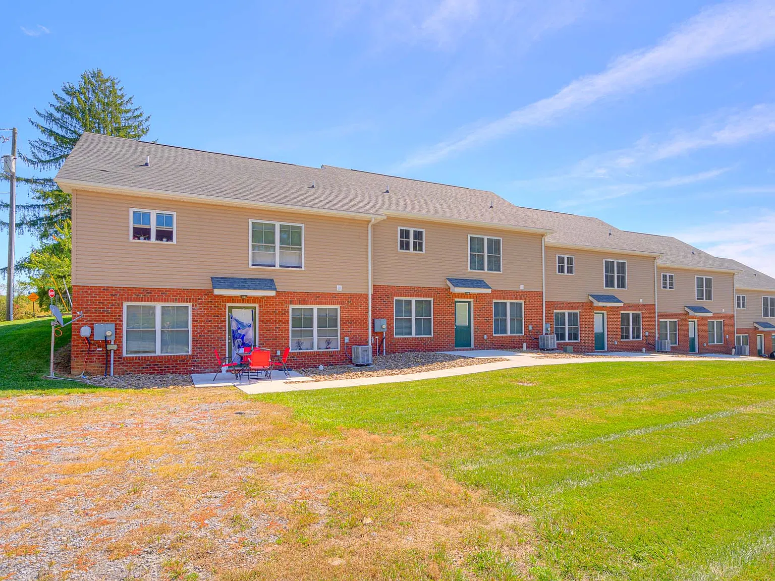 2 bed, 1680 sqft, $1,400 — Photo 2