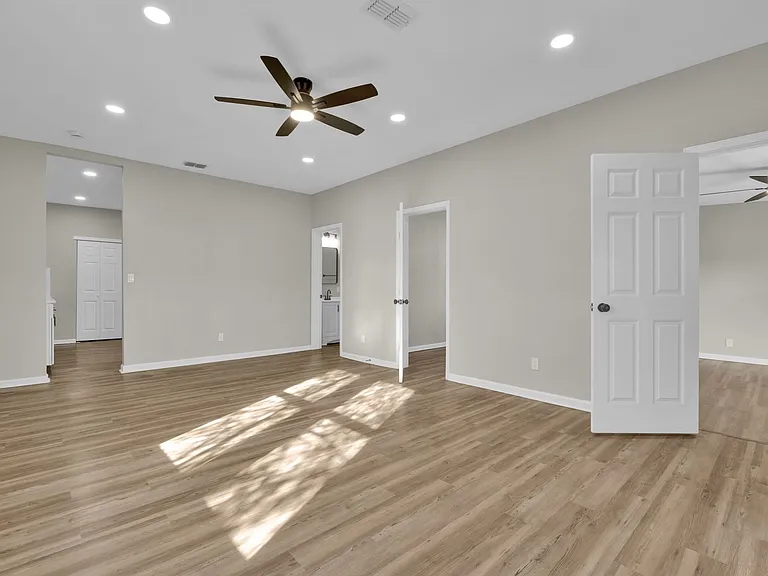 439 W Lubbock St — Photo 5