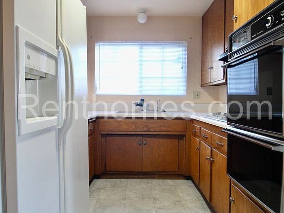 4th image of 4510 Limerick Way