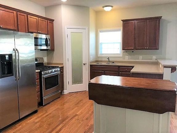 5th image of 106 Hightower Ln