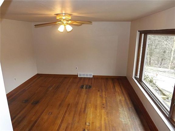 5th image of 302 Steubenville Pike