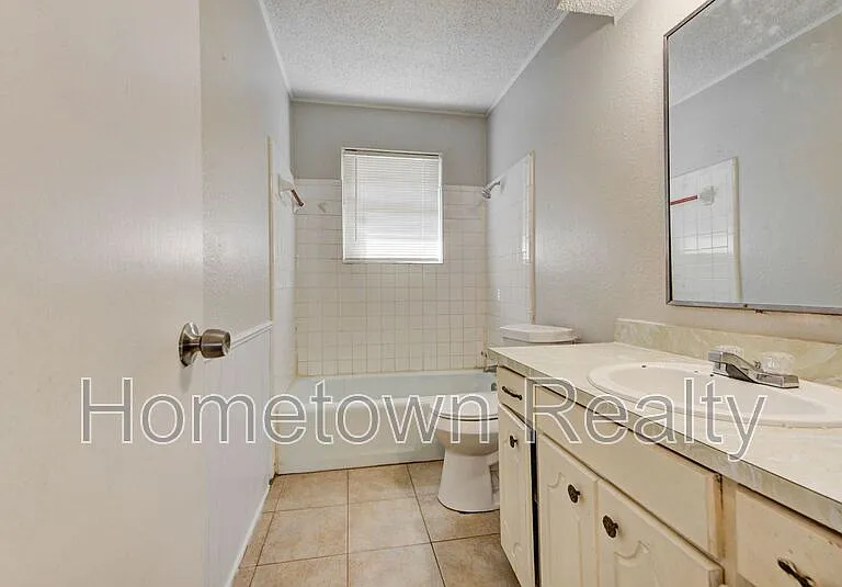 208 W Shadywood Dr — Photo 16