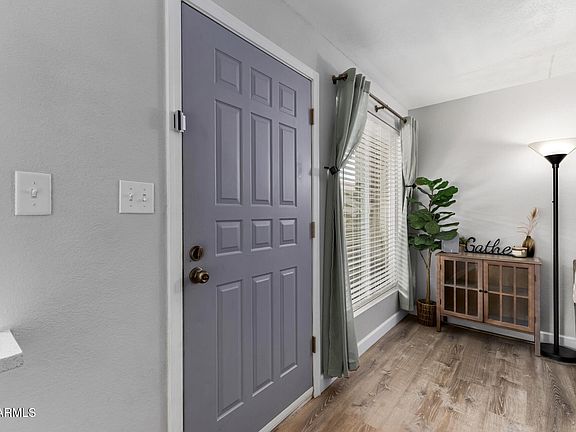 4th image of 409 W BLACKHAWK Drive #5