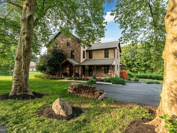 53 Woods Ln, Pottstown, PA 19465