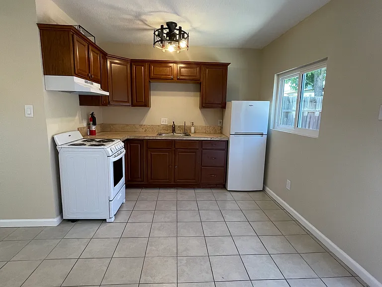 143 N Drexel Ave #1 — Photo 5