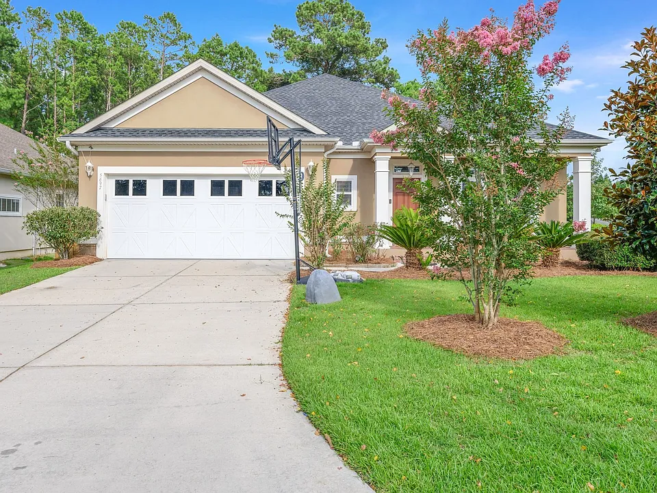 5697 Burnside Cir