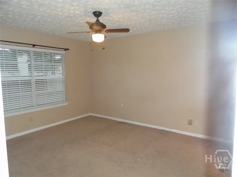348 Sterling Creek Dr — Photo 3