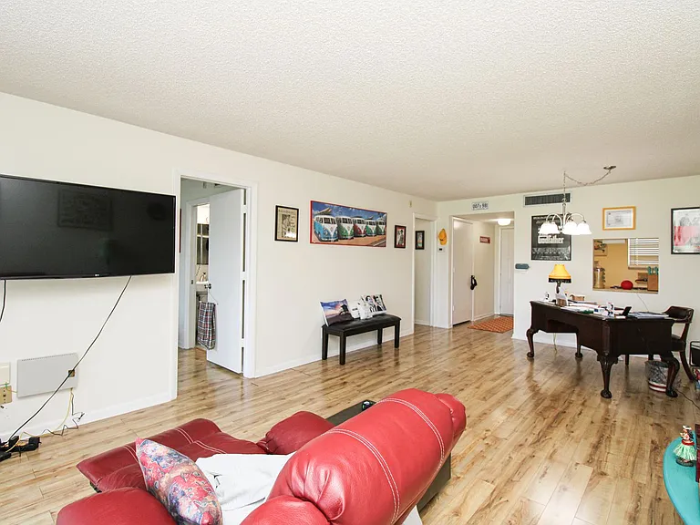 41 High Point Cir S #303 — Photo 20