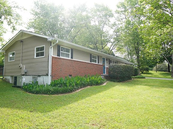 3rd image of 250 Royal Dr NW
