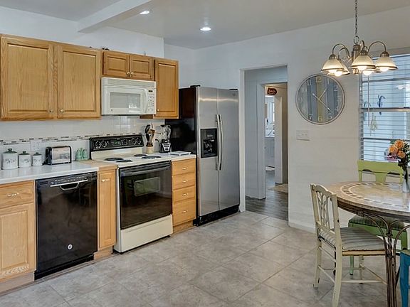 4th image of 3915 10th Avenue Dr W