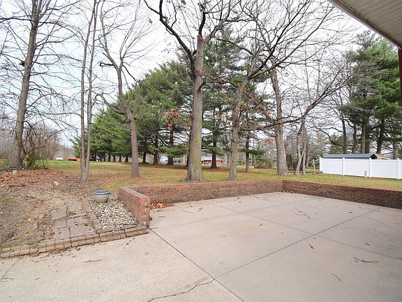 4th image of 4 Webster Hill Est