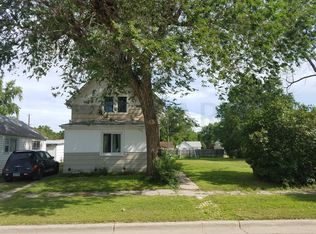 217 9th St NW, Devils Lake, ND 58301