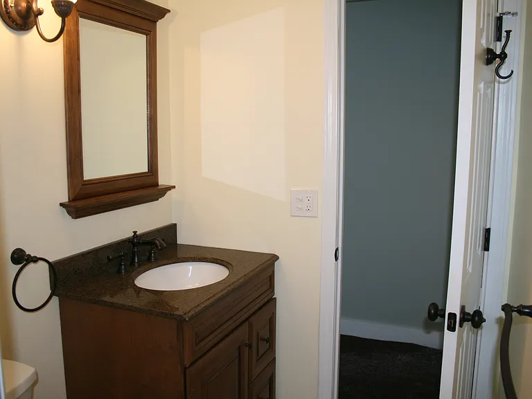 Main House - Second Floor Full Bath (in between Northeast and Northwest Bedrooms)