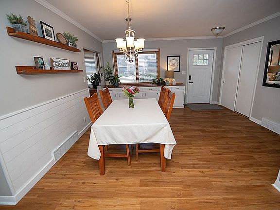 Dining area view from LR