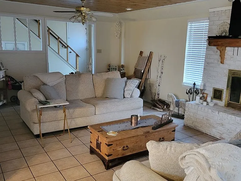 703 Skyline Dr — Photo 7
