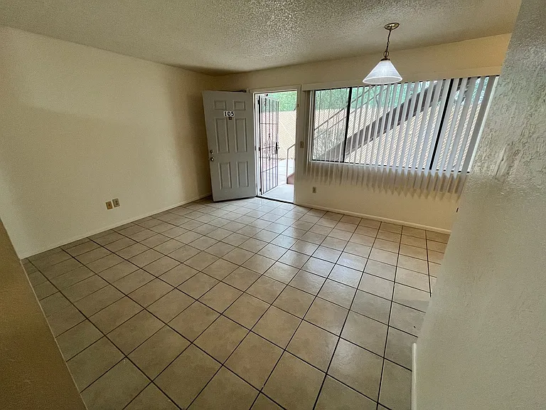 3052 N Alvernon Way — Photo 3