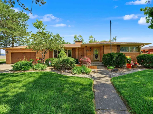 901 Millwood Dr, Salina, KS 67401
